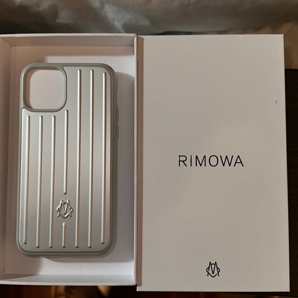 RIMOWA iPhone 11 Pro Case (Silver Aluminum) (NWT)